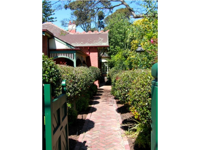 76 Asling Street, Brighton VIC 3186