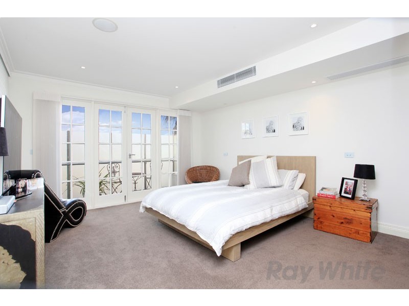 11 Clarke Street, Elwood VIC 3184