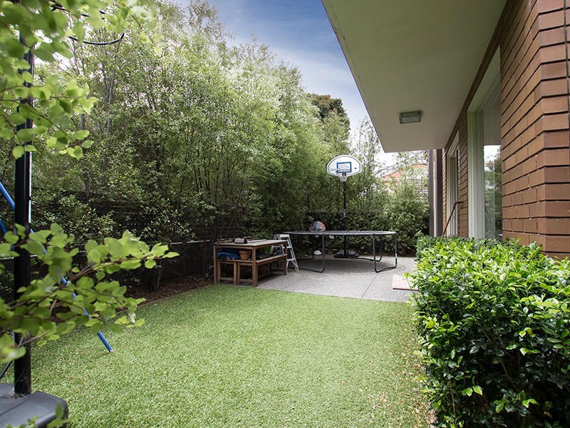 1/75 Spenser Street, St Kilda VIC 3182