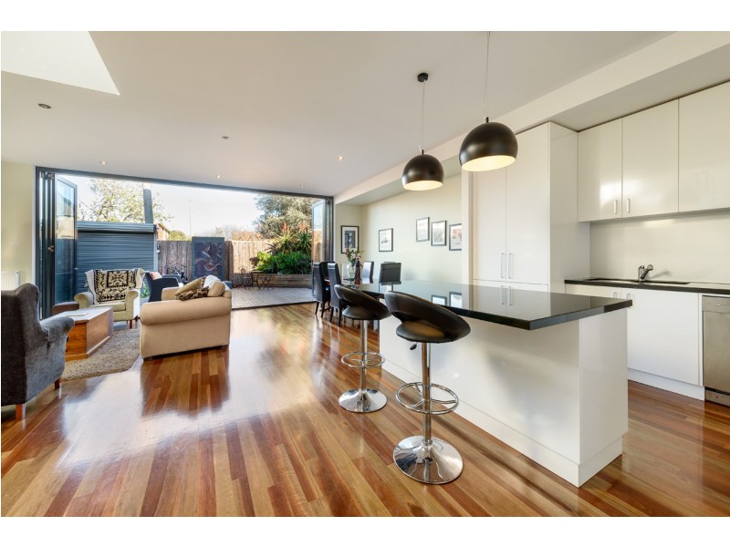 8 Dryden Street, Elwood VIC 3184