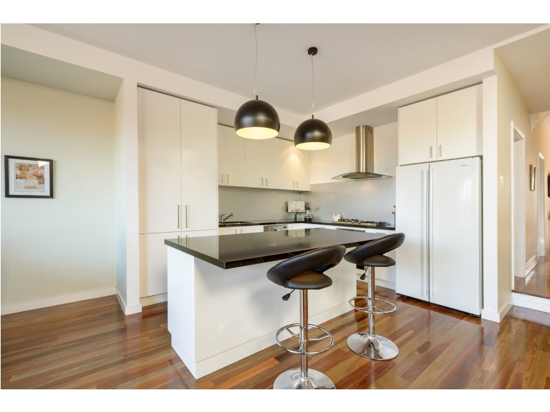 8 Dryden Street, Elwood VIC 3184