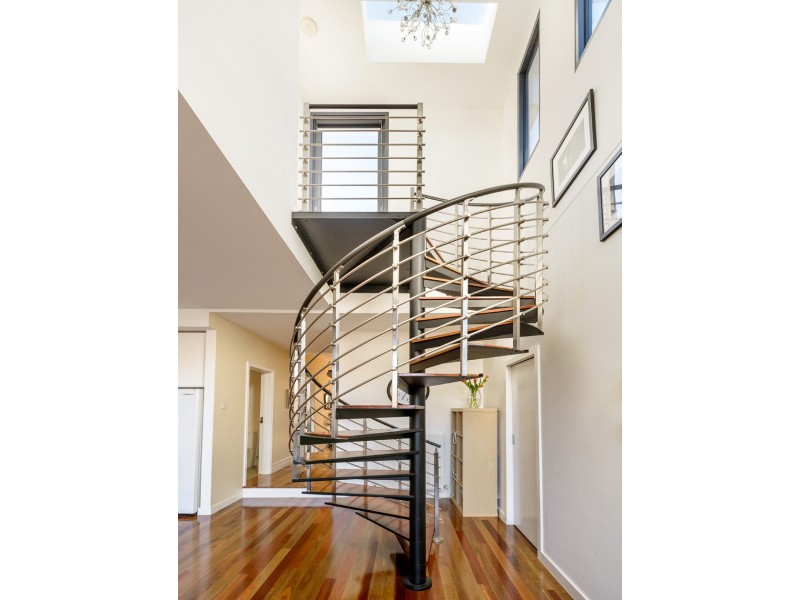 8 Dryden Street, Elwood VIC 3184