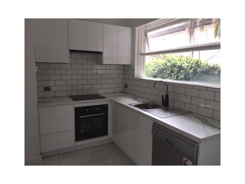 2/25 Brighton Road, St Kilda VIC 3182