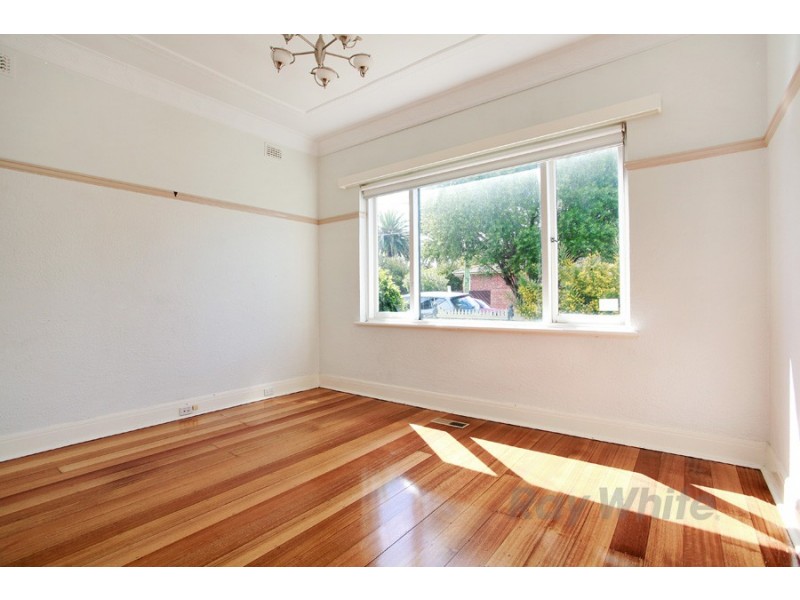 17 Furneaux Grove, St Kilda East VIC 3183