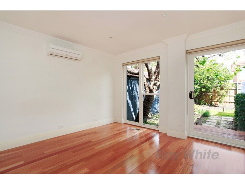 17 Furneaux Grove, St Kilda East VIC 3183