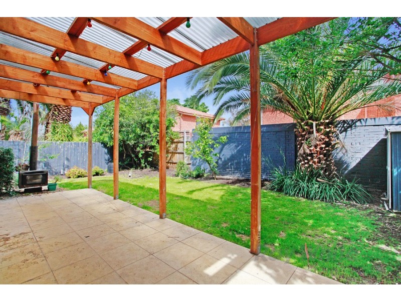 17 Furneaux Grove, St Kilda East VIC 3183