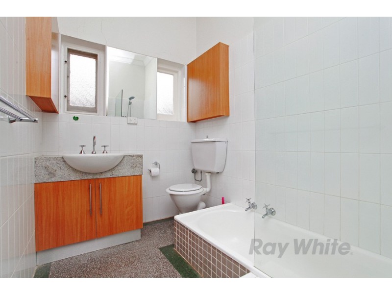 17 Furneaux Grove, St Kilda East VIC 3183