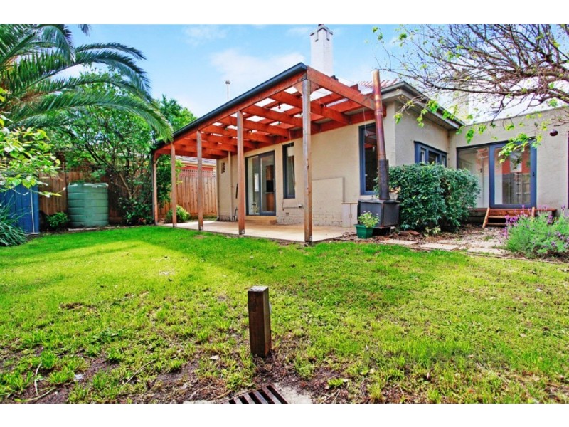 17 Furneaux Grove, St Kilda East VIC 3183