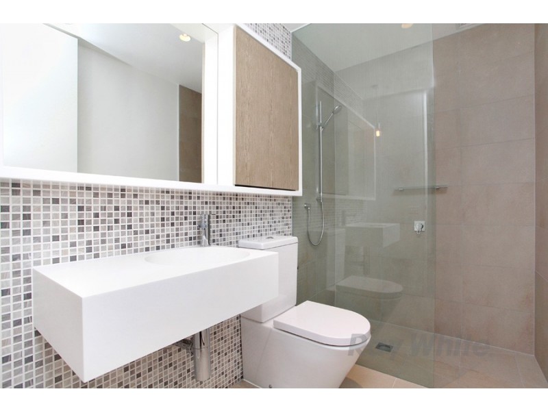 720/74 Queens Road, Melbourne VIC 3004