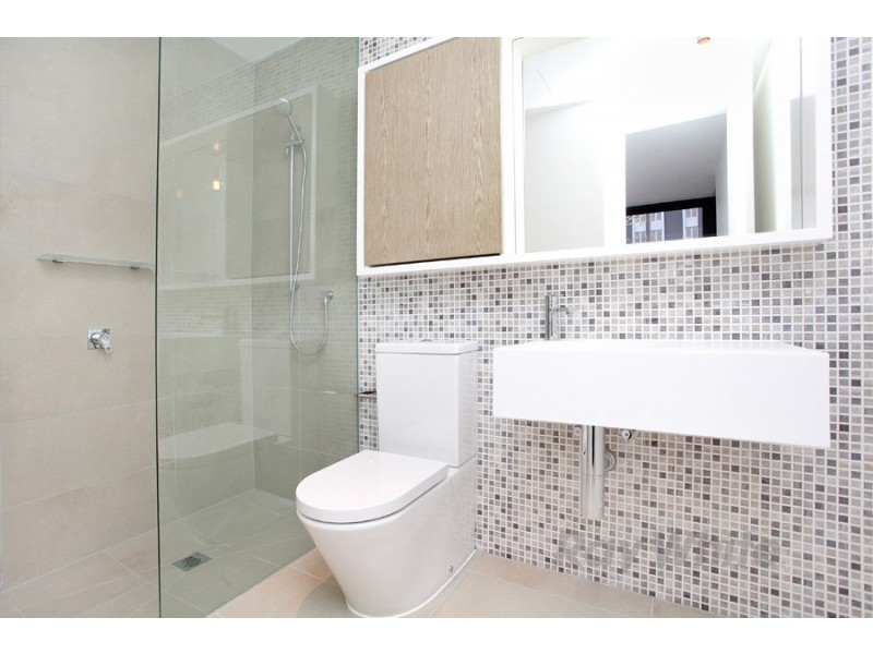 720/74 Queens Road, Melbourne VIC 3004