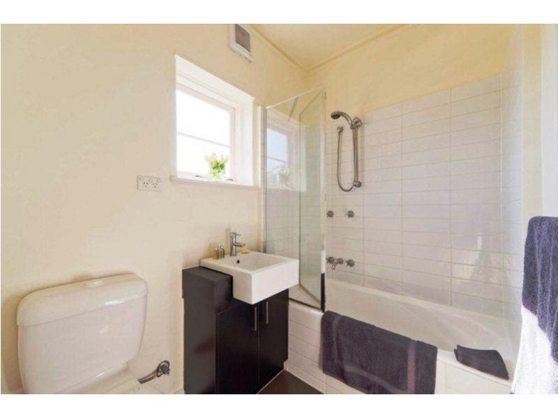 10/3 Cowderoy Street, St Kilda West VIC 3182