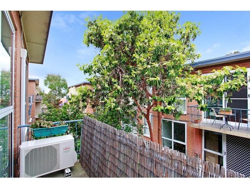 24/23-25 Robe Street, St Kilda VIC 3182