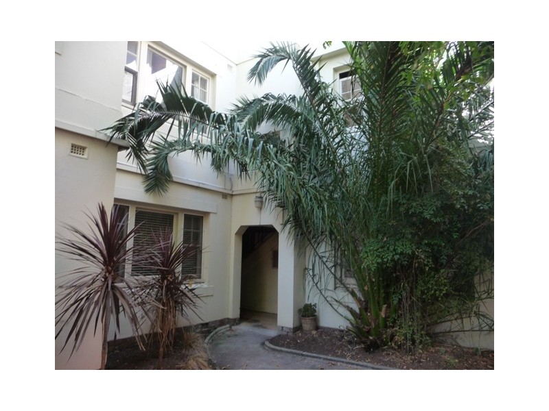 4/5 Robe Street, St Kilda VIC 3182