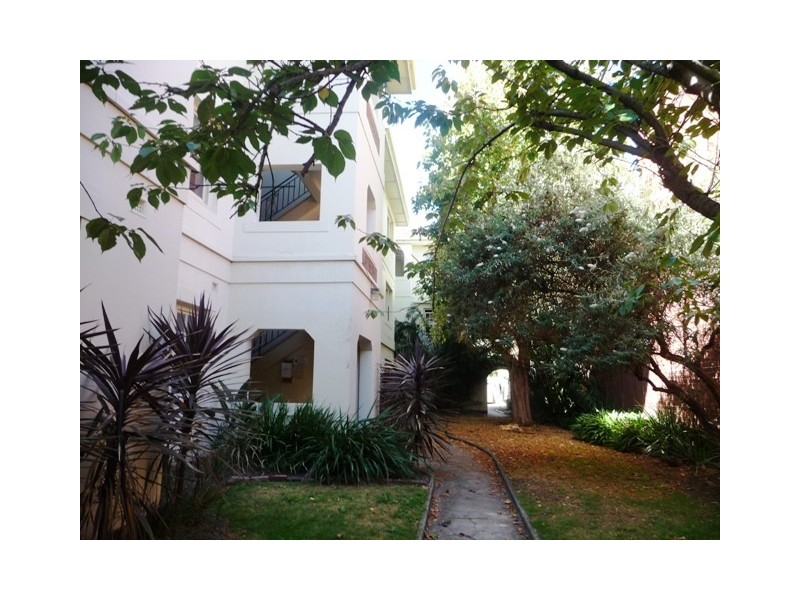 4/5 Robe Street, St Kilda VIC 3182