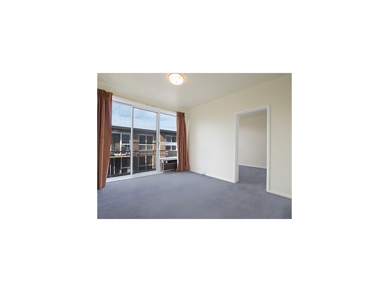 12/23 Robe Street, St Kilda VIC 3182