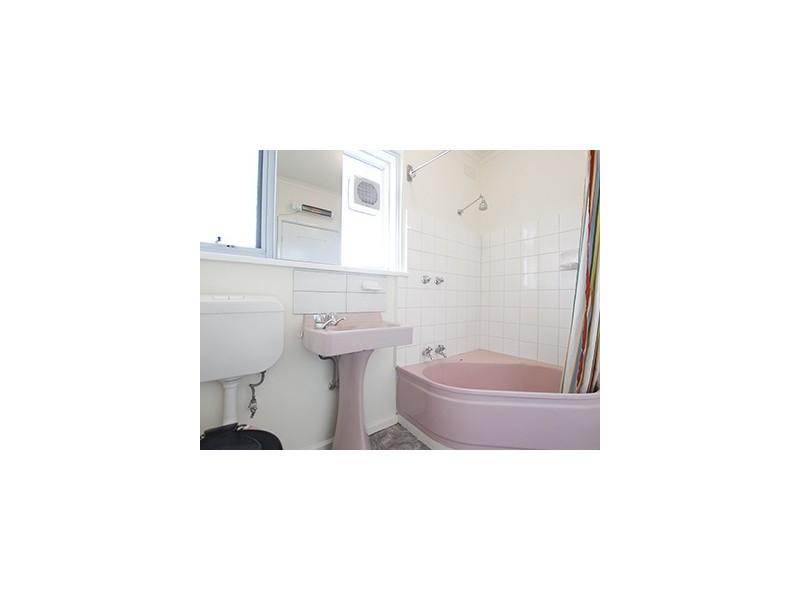 12/23 Robe Street, St Kilda VIC 3182