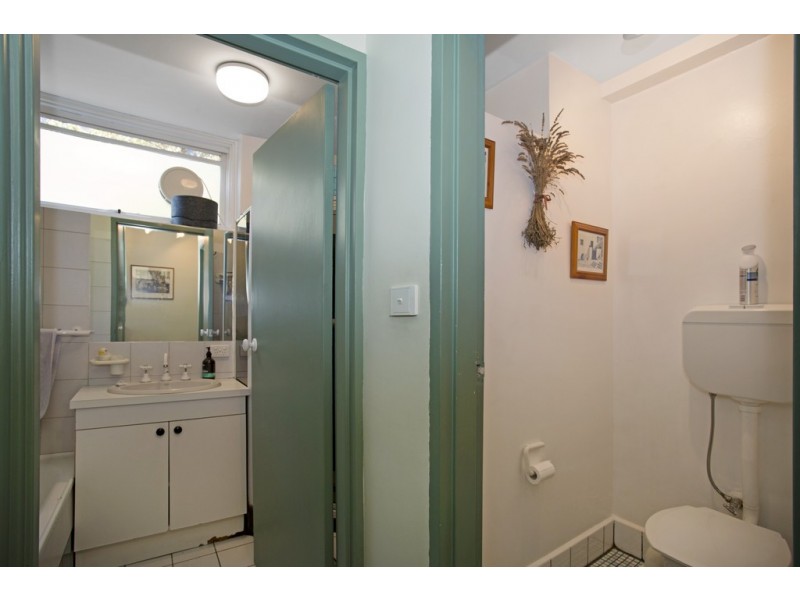 2/152 Alma Road, St Kilda East VIC 3183