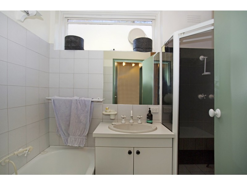 2/152 Alma Road, St Kilda East VIC 3183