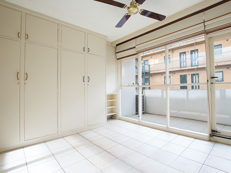 1D/12 Marine Parade, St Kilda VIC 3182