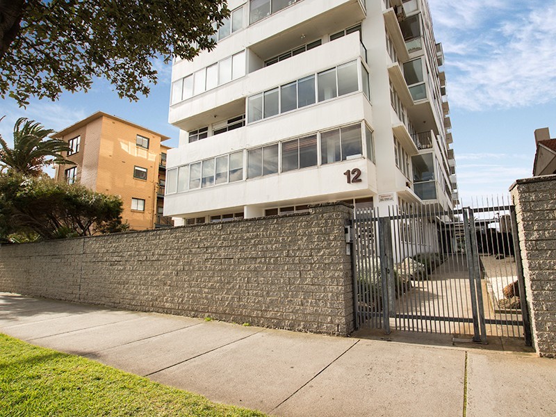 1D/12 Marine Parade, St Kilda VIC 3182
