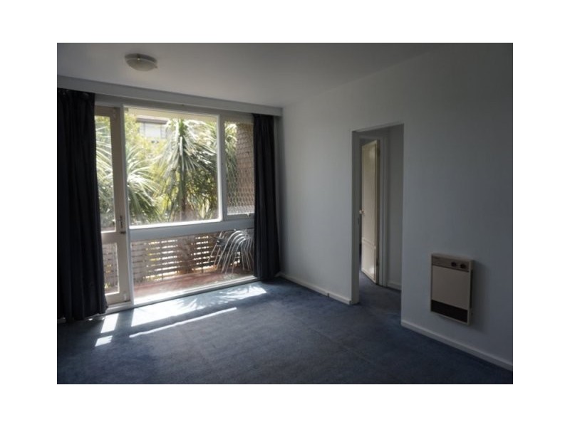 1/18 Barkly Street, St Kilda VIC 3182