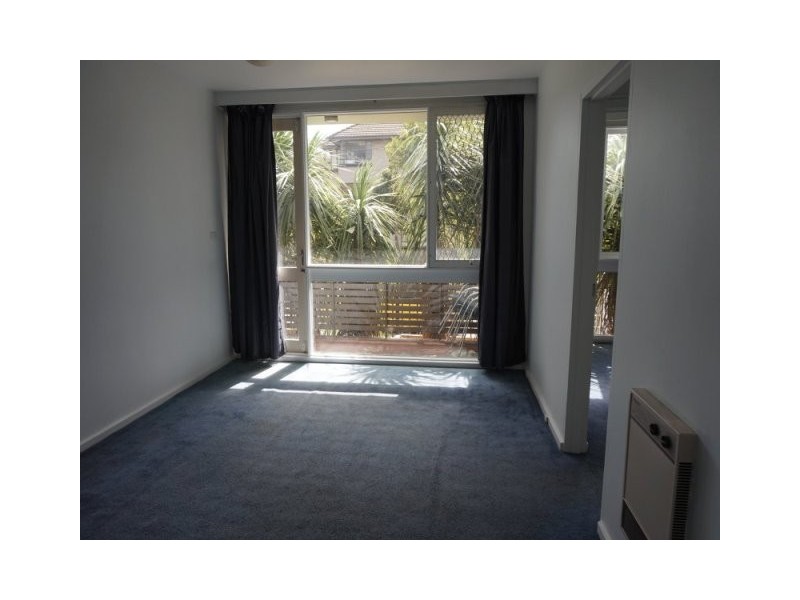 1/18 Barkly Street, St Kilda VIC 3182