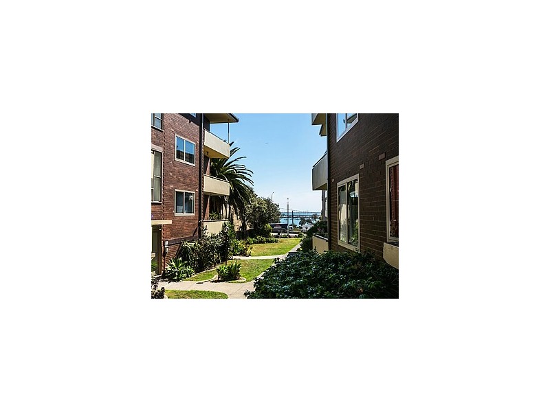 22/1 The Esplanade, St Kilda VIC 3182