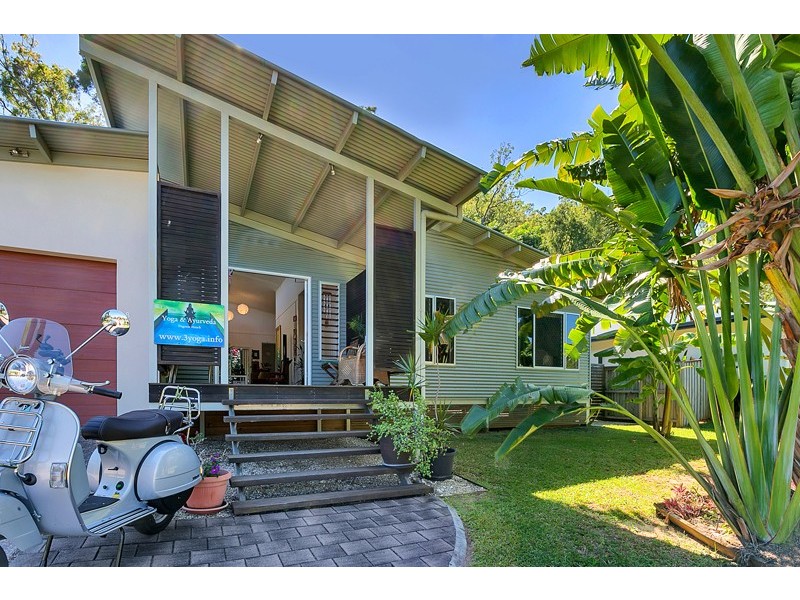 68 Roberts Drive, Trinity Beach QLD 4879