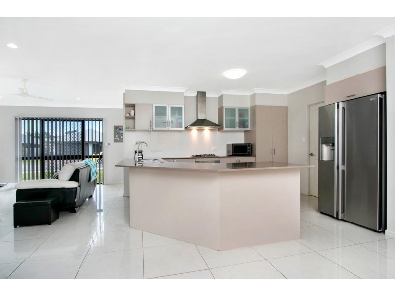 15 Landsborough Drive, Smithfield QLD 4878