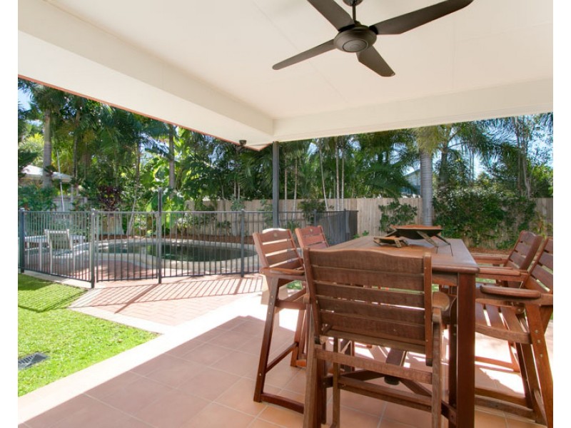 4 Franklin Close, Clifton Beach QLD 4879