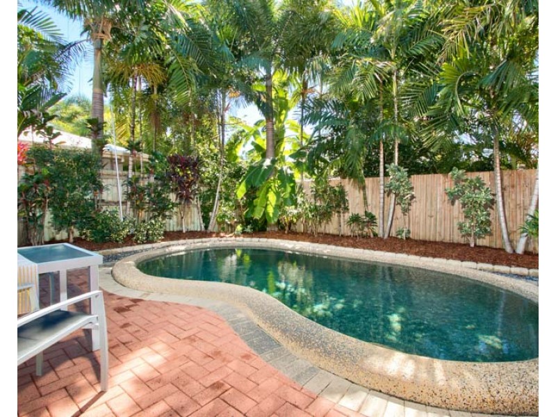 4 Franklin Close, Clifton Beach QLD 4879