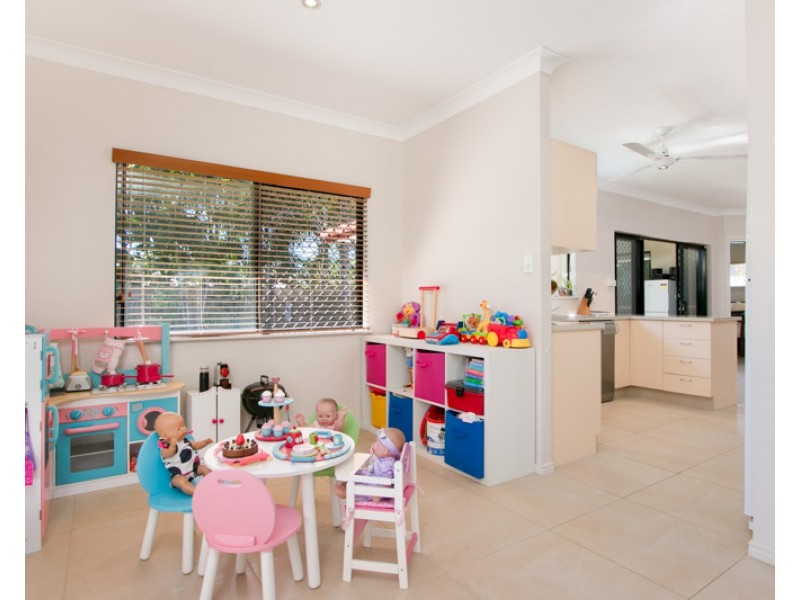 4 Franklin Close, Clifton Beach QLD 4879