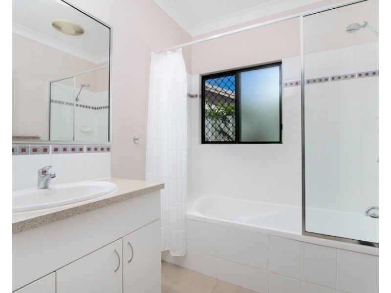 4 Franklin Close, Clifton Beach QLD 4879