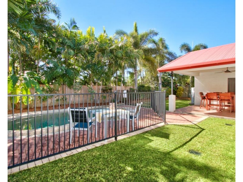 4 Franklin Close, Clifton Beach QLD 4879