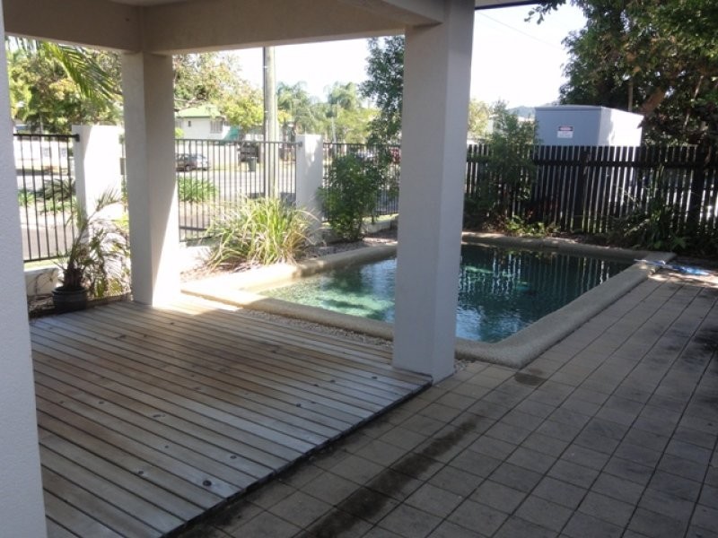 1/238 McLeod Street, Cairns North QLD 4870