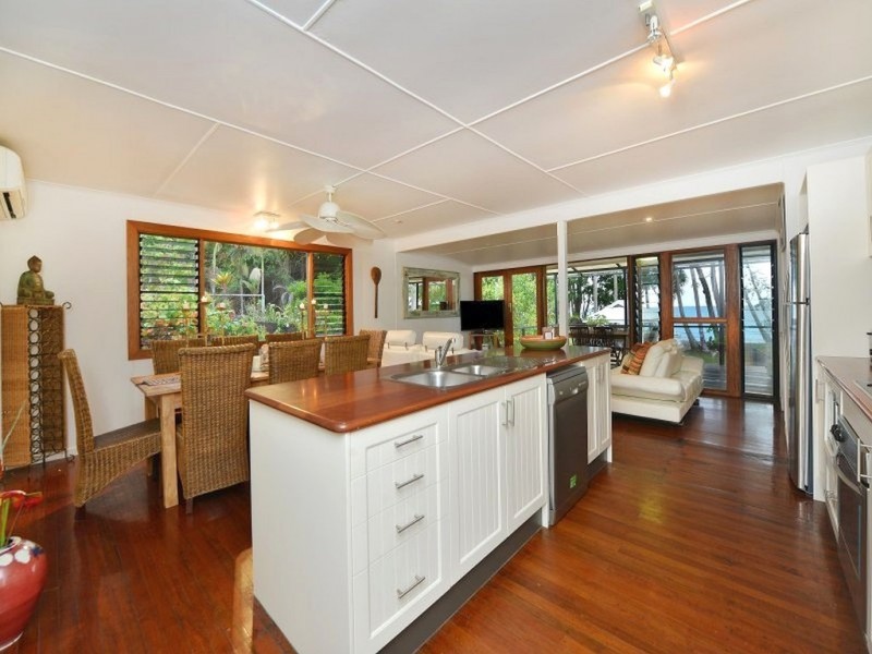 15 Marine Parade, Newell QLD 4873