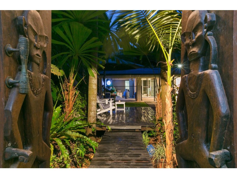 11 Buchan Street, Palm Cove QLD 4879