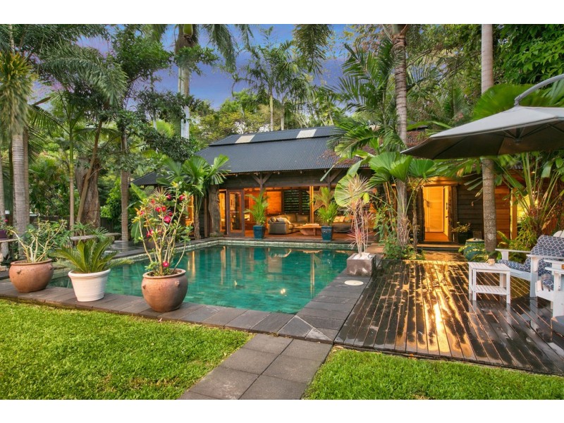 11 Buchan Street, Palm Cove QLD 4879