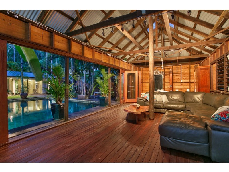 11 Buchan Street, Palm Cove QLD 4879