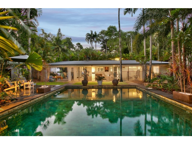 11 Buchan Street, Palm Cove QLD 4879