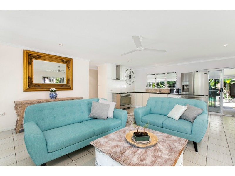 11 Buchan Street, Palm Cove QLD 4879