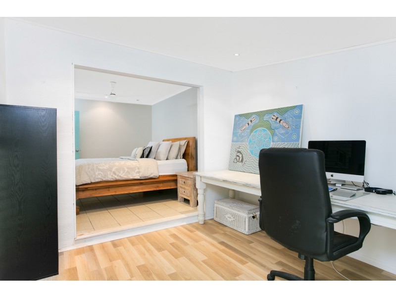 11 Buchan Street, Palm Cove QLD 4879