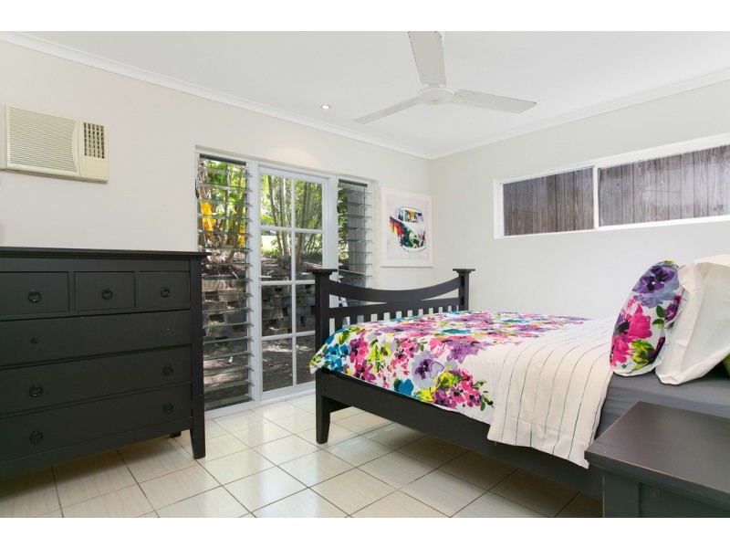 11 Buchan Street, Palm Cove QLD 4879