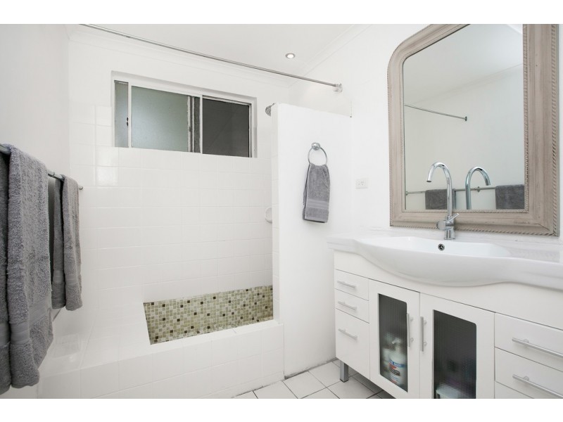 11 Buchan Street, Palm Cove QLD 4879