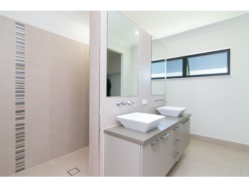 1 Weld Crescent, Smithfield QLD 4878