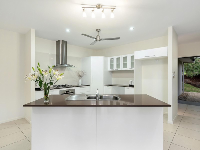 8 Retreat Close, Palm Cove QLD 4879