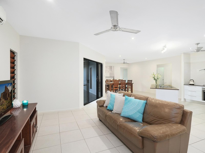 8 Retreat Close, Palm Cove QLD 4879