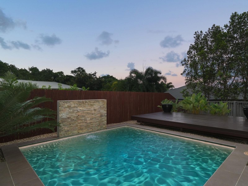 8 Retreat Close, Palm Cove QLD 4879