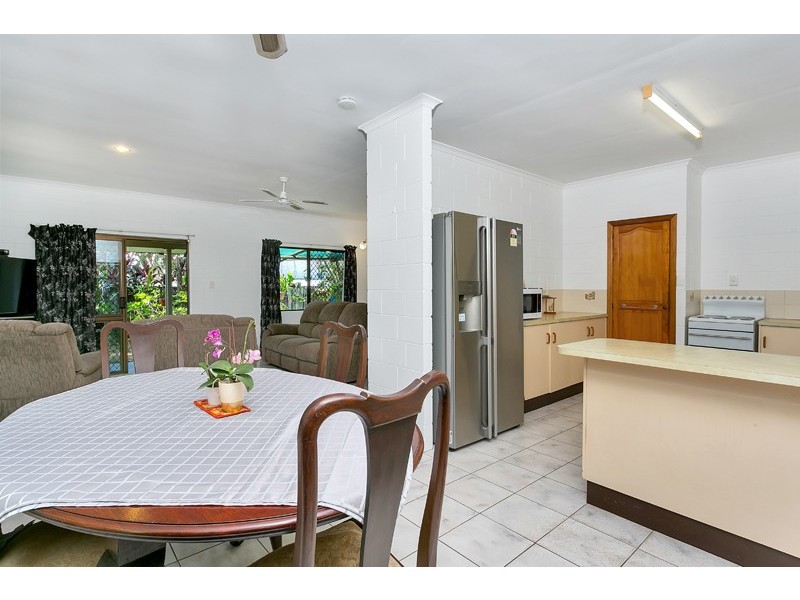 7 Flora Close, Clifton Beach QLD 4879