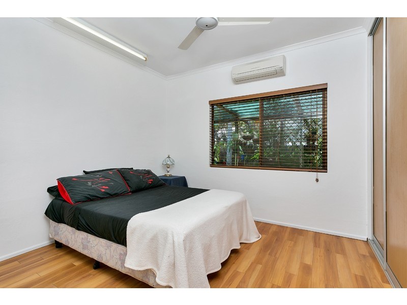 7 Flora Close, Clifton Beach QLD 4879